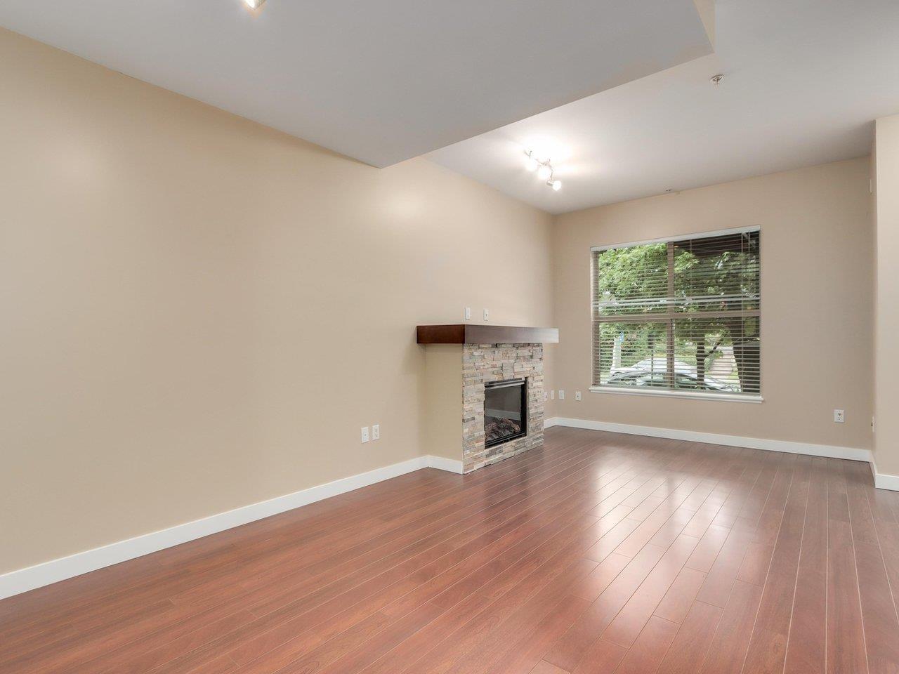 319 15Th Street E, North Vancouver, BC 