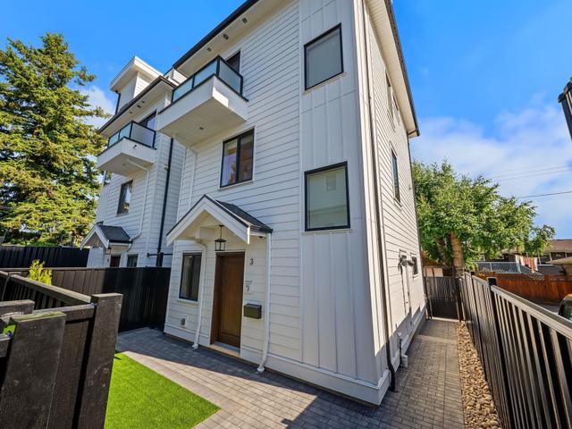 3-3786 Peter Street  Burnaby, BC V5J 1N4
