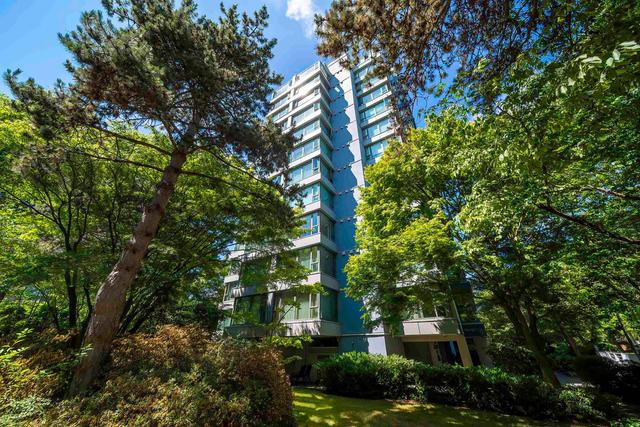 802-5425 Yew Street  Vancouver, BC V6M 3X7