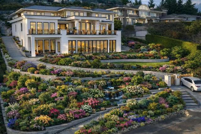 835 Farmleigh Road  West Vancouver, BC V7S 1Z8