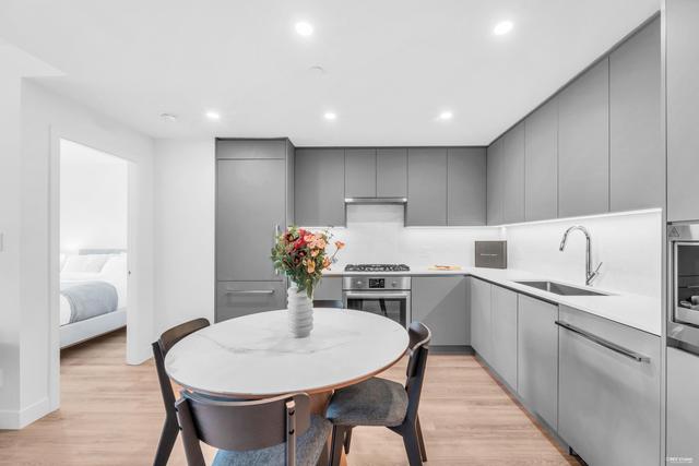 601-7977 Lansdowne Road  Richmond, BC V6X 0X5