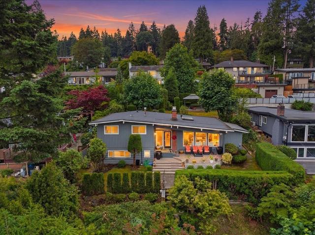 2206 Pinecrest Avenue  Coquitlam, BC V3J 6T6