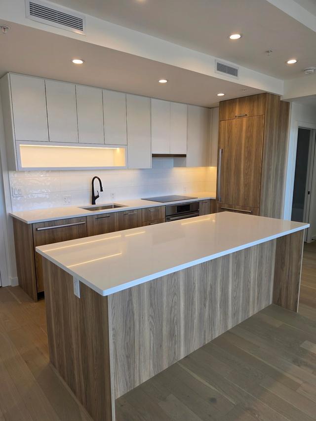 504-8398 Oak Street  Vancouver, BC V6P 0L9