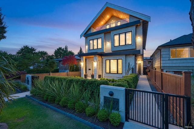 2-3627 45th Avenue E Vancouver, BC V5R 3G6