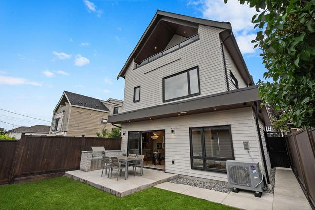 2-2211 William Street  Vancouver, BC V5L 2S5