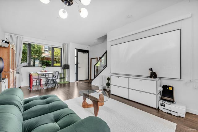 6426 Ash Street  Vancouver, BC V5Z 3G9
