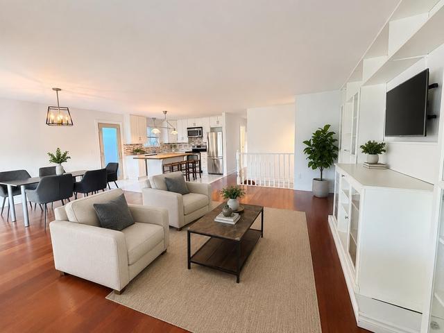 1944 Prairie Avenue  Port Coquitlam, BC V3B 1V4