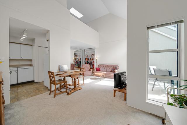 315-1510 Nelson Street  Vancouver, BC V6G 1M1
