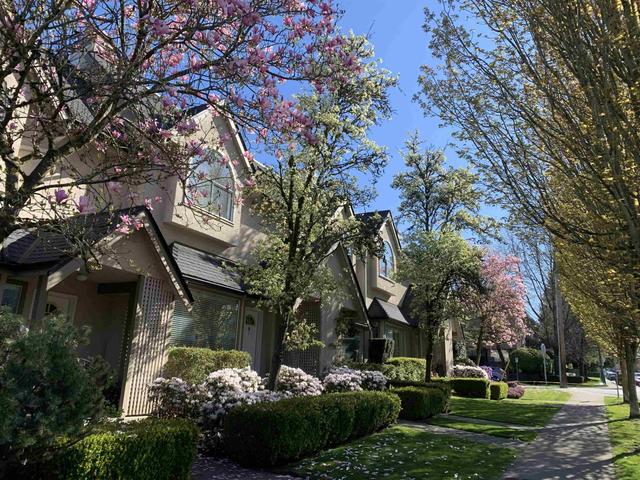 4-1701 Chesterfield Avenue  North Vancouver, BC V7M 2N9