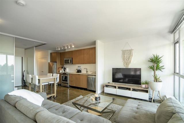 720-221 Union Street  Vancouver, BC V6A 0B4