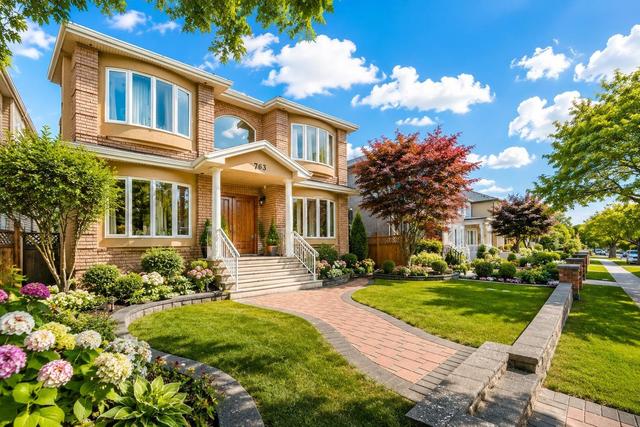 763 64th Avenue W Vancouver, BC V6P 2L2