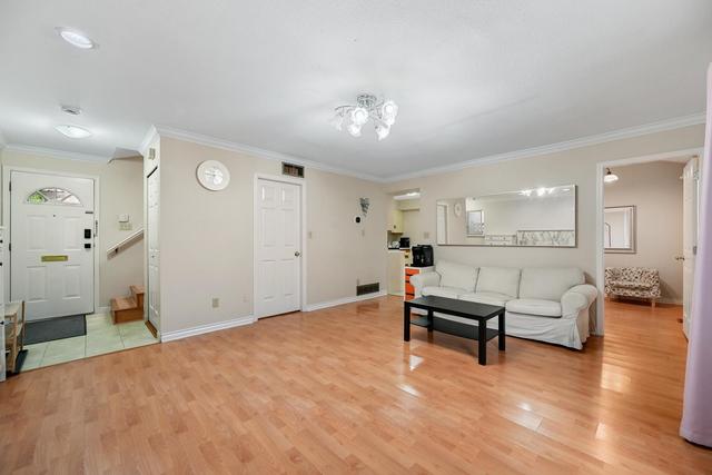 819 70th Avenue W Vancouver, BC V6P 2X5