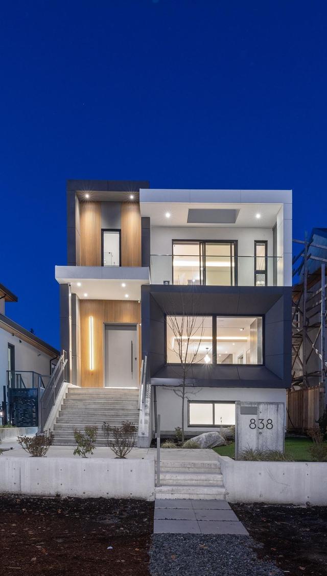 838 14th Street E North Vancouver, BC V7L 2P6