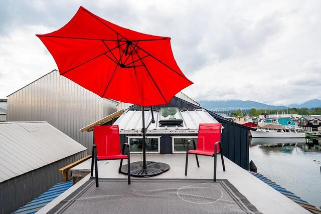 A24-415 Esplanade  North Vancouver, BC V7M 1A6
