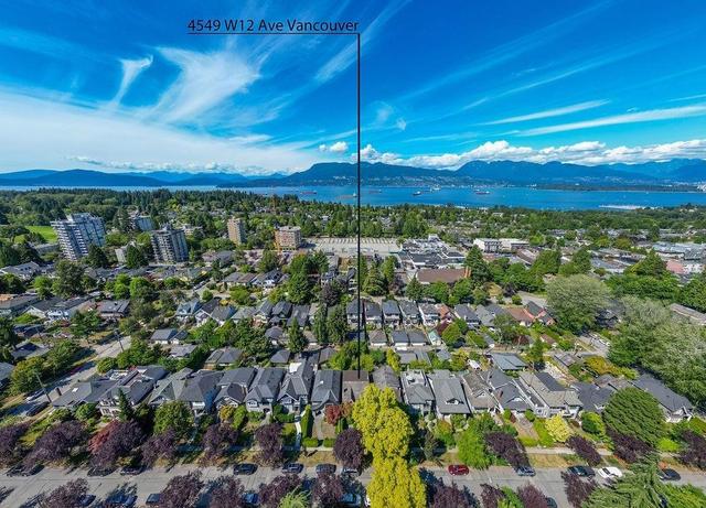 4549 12th Avenue W Vancouver, BC V6R 2R4