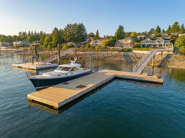 588 Lowry Lane  North Vancouver, BC V7G 1R3