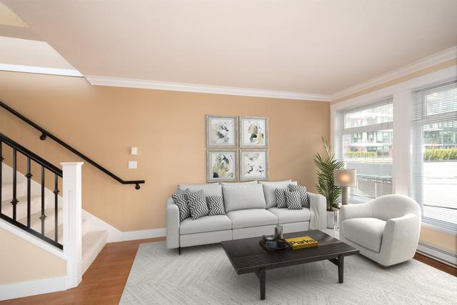 304-152 12th Street E North Vancouver, BC V7L 2J4