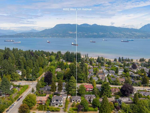 4691 5th Avenue W Vancouver, BC V6R 1S9