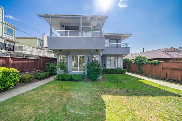 215 18th Street W North Vancouver, BC V7M 1W7