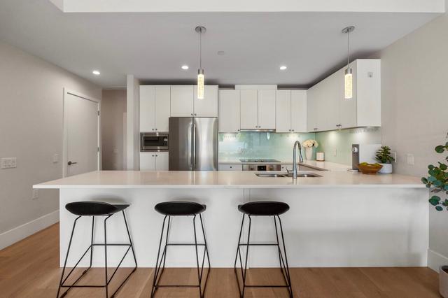 206-1591 Bowser Avenue  North Vancouver, BC V7P 2Y4