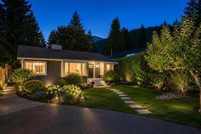 6431 Rosebery Avenue  West Vancouver, BC V7W 2C5
