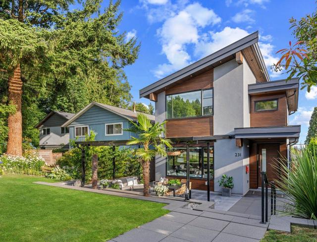 231 27 Street E North Vancouver, BC V7N 1B7