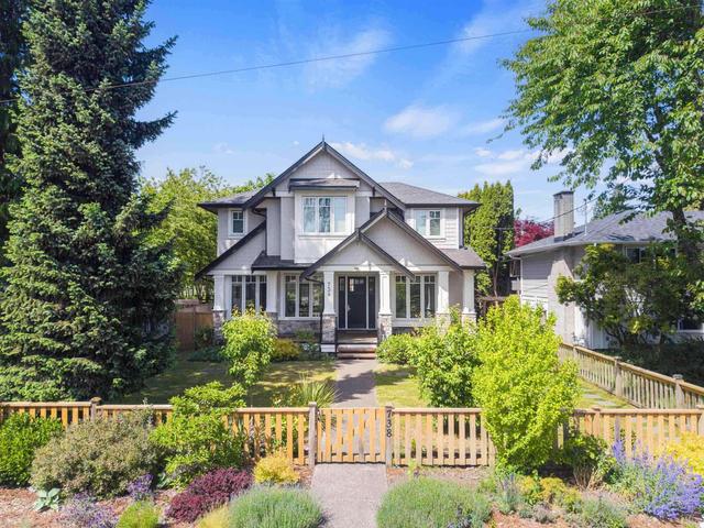 738 13th Street E North Vancouver, BC V7L 2M7