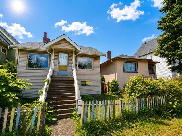 4371 Knight Street  Vancouver, BC V5N 3M4