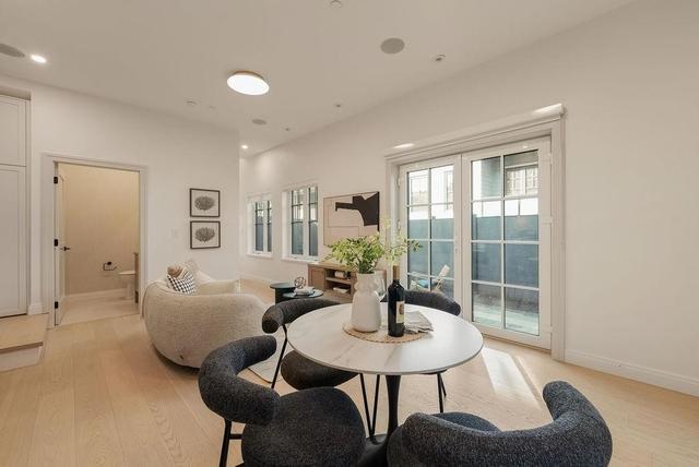 2544 Grant Street  Vancouver, BC V5K 3G7