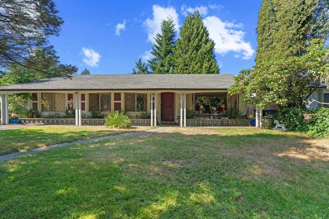 1454 Sowden Street  North Vancouver, BC V7P 1M1