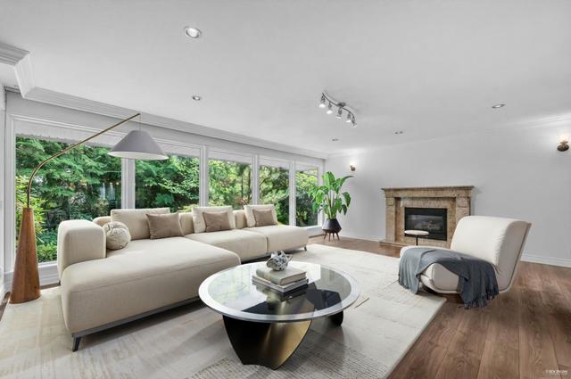 341 Rabbit Lane  West Vancouver, BC V7S 1J1