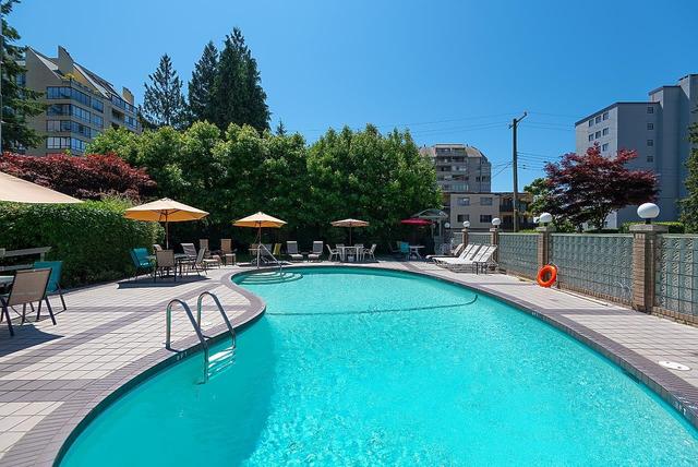 108-1425 Esquimalt Avenue  West Vancouver, BC V7T 1L1