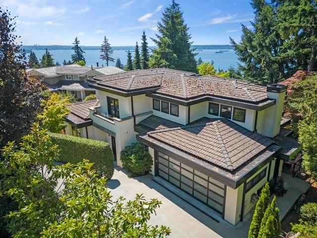 2650 Rosebery Avenue  West Vancouver, BC V7V 3A2