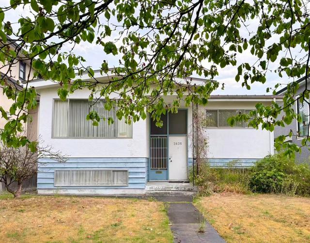 2635 Bobolink Avenue  Vancouver, BC V5S 2G1