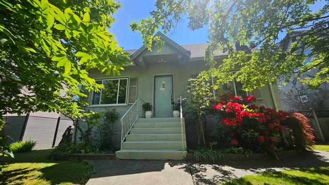 162 43rd Avenue W Vancouver, BC V5Y 2T7