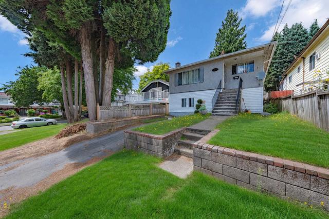 4987 Hoy Street  Vancouver, BC V5R 4N6