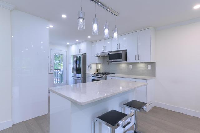 1543 Chadwick Avenue  Port Coquitlam, BC V3B 5E9