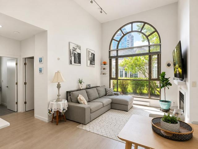 101-3070 Guildford Way  Coquitlam, BC V3B 7R8
