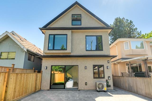2-3771 King Edward Avenue W Vancouver, BC V6S 1M8