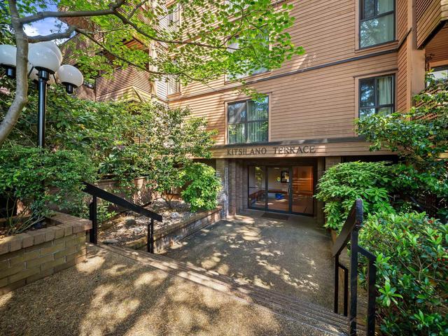 402-2211 2nd Avenue W Vancouver, BC V6K 1H8