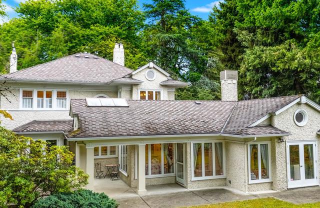 1588 29th Avenue W Vancouver, BC V6J 2Z2