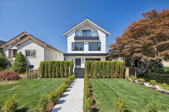 1-2815 Trinity Street  Vancouver, BC V5K 1E8