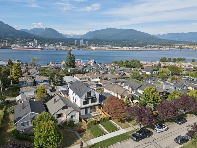 2-2815 Trinity Street  Vancouver, BC V5K 1E8