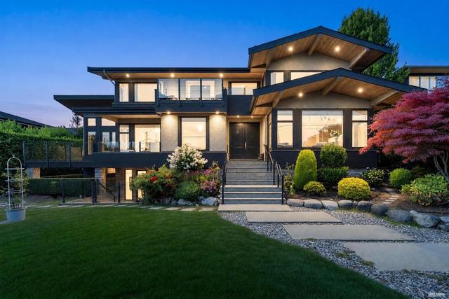 1139 Esquimalt Avenue  West Vancouver, BC V7T 1K2
