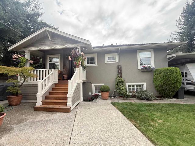 680 Thompson Avenue Coquitlam, BC V3J 3Z8