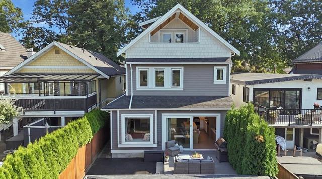 2137 2nd Avenue E Vancouver, BC V5N 1E9