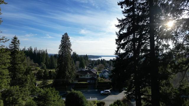 1372 Ottawa Avenue  West Vancouver, BC V7T 2H5