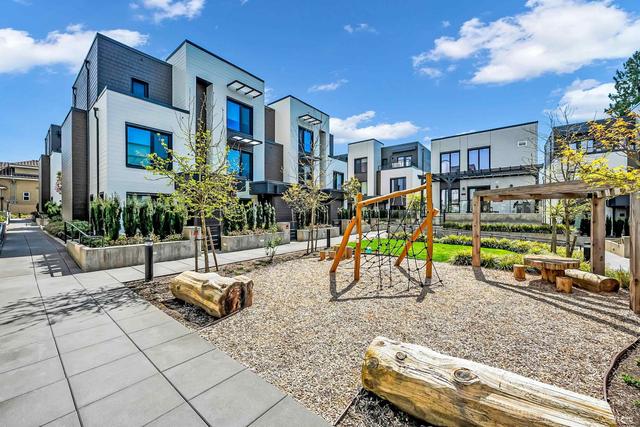 404-606 Foster Avenue Coquitlam, BC V6J 0L5