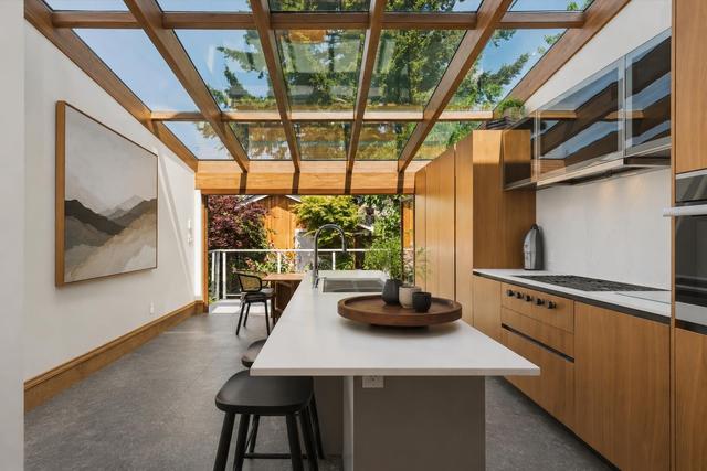 647 Prior Street  Vancouver, BC V6A 2G7