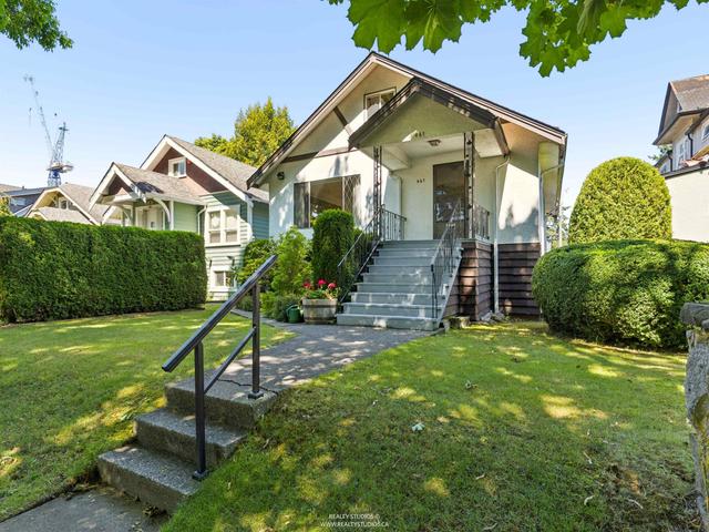 461 18th Avenue W Vancouver, BC V5Y 2A9